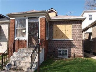 10208 S Bensley Ave, Chicago, IL 60617