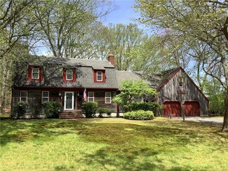 5 Oak Hill Rd, Wakefield, RI 02879
