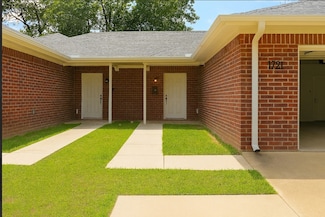 1721 Division St, Commerce, TX 75428