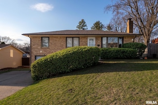 1310 Hillside Dr, Bettendorf, IA 52722