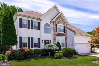 5 Summerhill Ct, Mount Laurel, NJ 08054