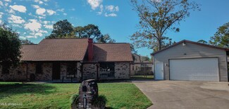 12529 Beacon St, Ocean Springs, MS 39564