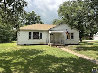 101 Cedar St, Cottonwood Falls, KS 66845