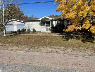 10040 8th St, Oscoda, MI 48750