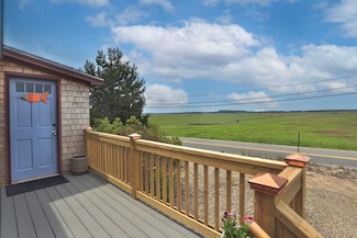 11 Sunset Dr, Newbury, MA 01951