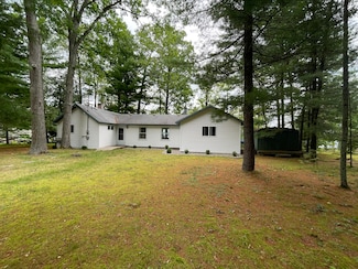 9062 W Higgins Lake Dr, Roscommon, MI 48653