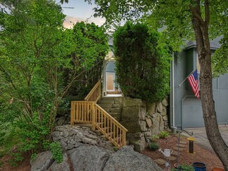 14 Gentry Ln, Uxbridge, MA 01569