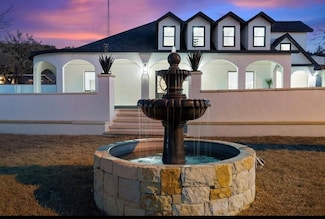 2575 N State Highway 16, Fredericksburg, TX 78624