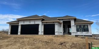 10008 Laramie St, Papillion, NE 68046