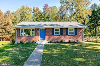 8821 Lagrange St, Lorton, VA 22079