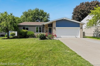 37332 Bristol St, Livonia, MI 48154