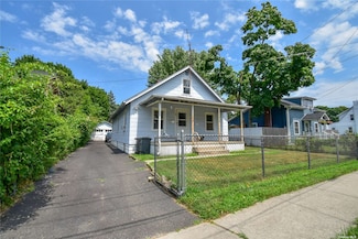 33 Oakland Ave, Port Jefferson Station, NY 11776