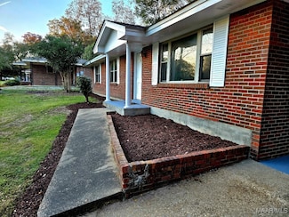 208 Rosemary Ln, Prattville, AL 36066