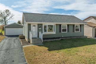 3719 Blue Mound Dr NE, Cedar Rapids, IA 52402