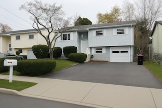 14 Windward Rd, Norwalk, CT 06854