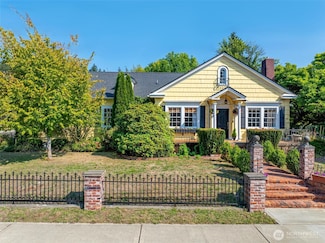 522 N 3rd St, Shelton, WA 98584