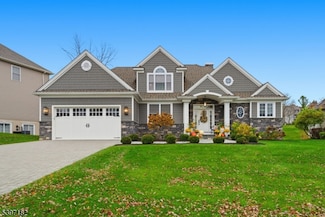 14 Country Ln, Hamburg, NJ 07419