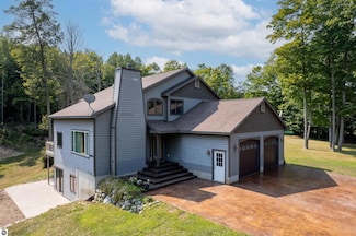 399 W Beech Bark Trail, Maple City, MI 49664