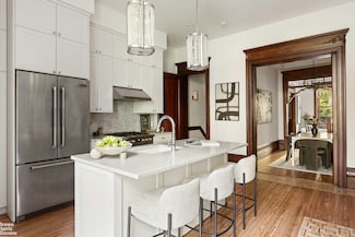 221 W 113th St, New York, NY 10026