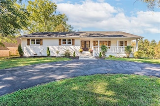 141 Ridgewood Dr, Bowling Green, KY 42103