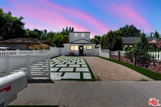 5543 Fallbrook Ave, Los Angeles, CA 91367