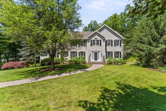 6 Owl Ridge Ln, Sandy Hook, CT 06482