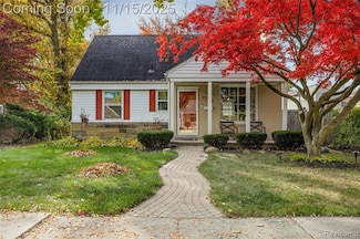 2371 Allard Ave, Grosse Pointe Woods, MI 48236