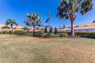 2365 Bayou Ln Unit 10, Naples, FL 34112