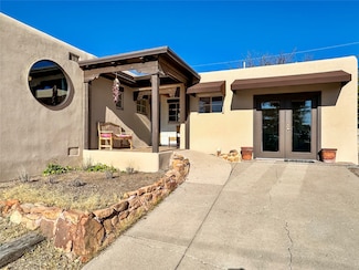 1115 N Luna Cir, Santa Fe, NM 87501