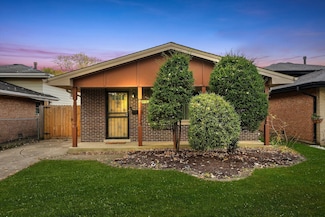 14116 S Hoxie Ave, Chicago, IL 60633