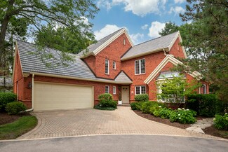28 Regent Wood Rd, Northfield, IL 60093