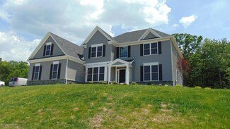 1113 Woodberry Dr, Mountain Top, PA 18707