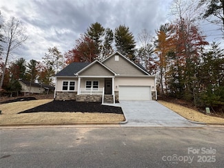 405 Scarlett Oak Ct NE, Lenoir, NC 28605