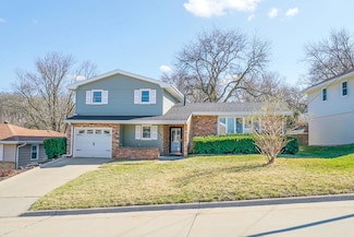 225 Zenith Dr, Council Bluffs, IA 51503