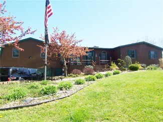 184 Ross Rd, Little Hocking, OH 45742