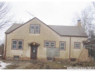 200 N Waterville Ave, Le Center, MN 56057
