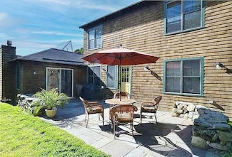 61 Howland Ave, Jamestown, RI 02835