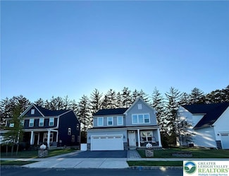 1348 Woodmont Ln, Catasauqua, PA 18032