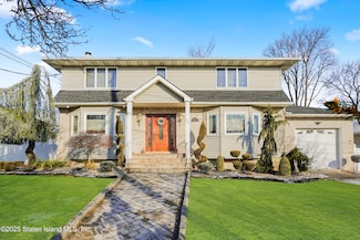 1527 Woodrow Rd, Staten Island, NY 10309