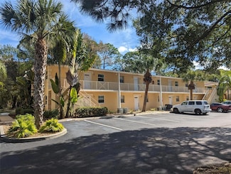 906 La Costa Cir Unit 5, Sarasota, FL 34237