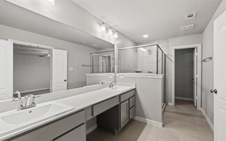 2750 Mariposa Creek Dr, Rosharon, TX 77583