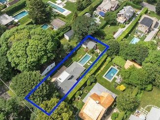 163 Halsey St, Southampton, NY 11968