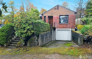 10516 9th Ave NE, Seattle, WA 98125