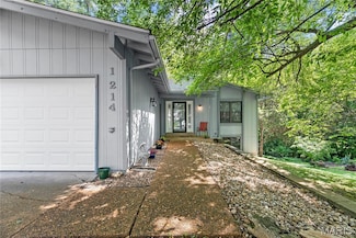 1214 Brookstone Ln, Lake Saint Louis, MO 63367