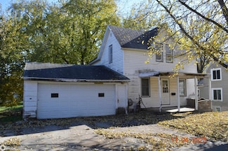 725 N 10th St, Forest City, IA 50436