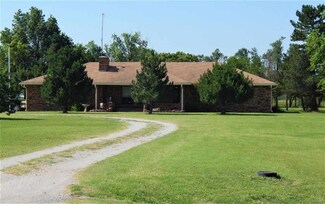 15611 E Lake Hellums Rd, Garber, OK 73738