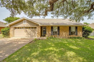 1217 Stonelake Dr, Cleburne, TX 76033