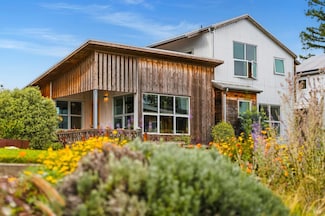 732 Keller Ct, Petaluma, CA 94952