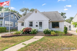 302 W 22nd St, Holland, MI 49423