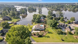 536 N Lakeshore Dr, Carrollton, GA 30117